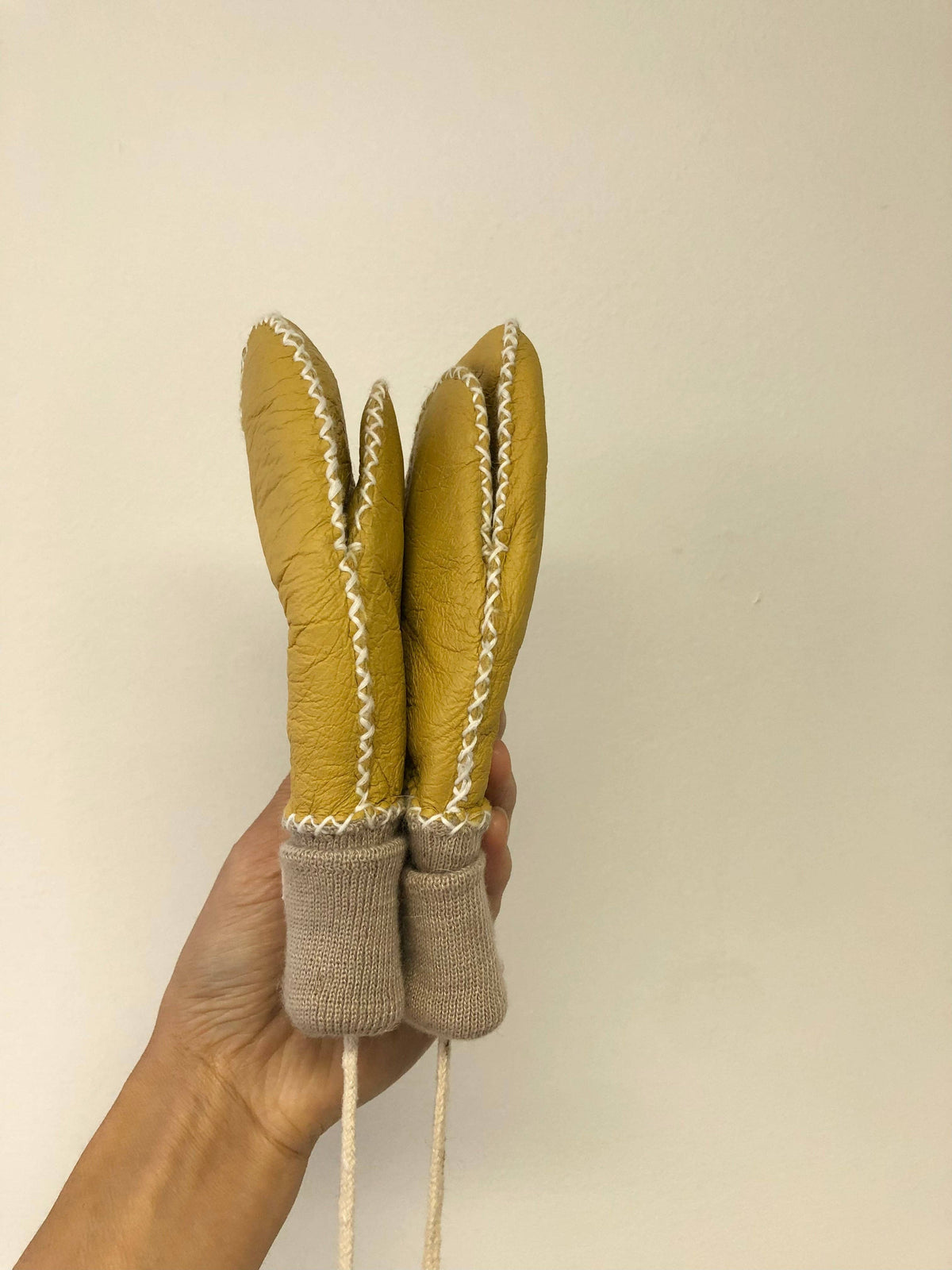 Billy Bamboo - KIDS SHEARLING MITTENS: Holly red