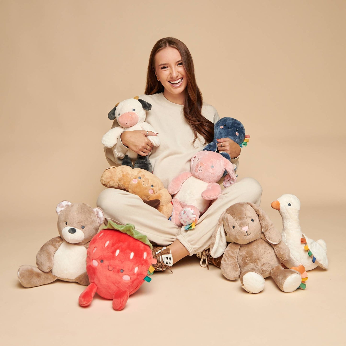 Itzy Ritzy - Sweetie Snuggles Plush: Cake