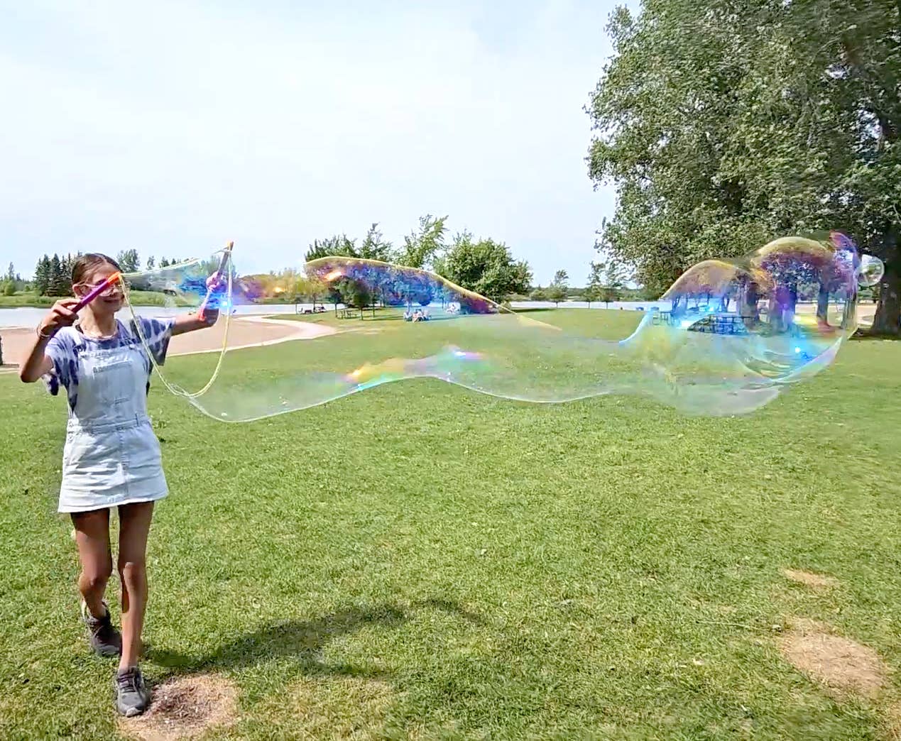 Wishbone Products - Giant Bubble Wand Kit with 16oz solution