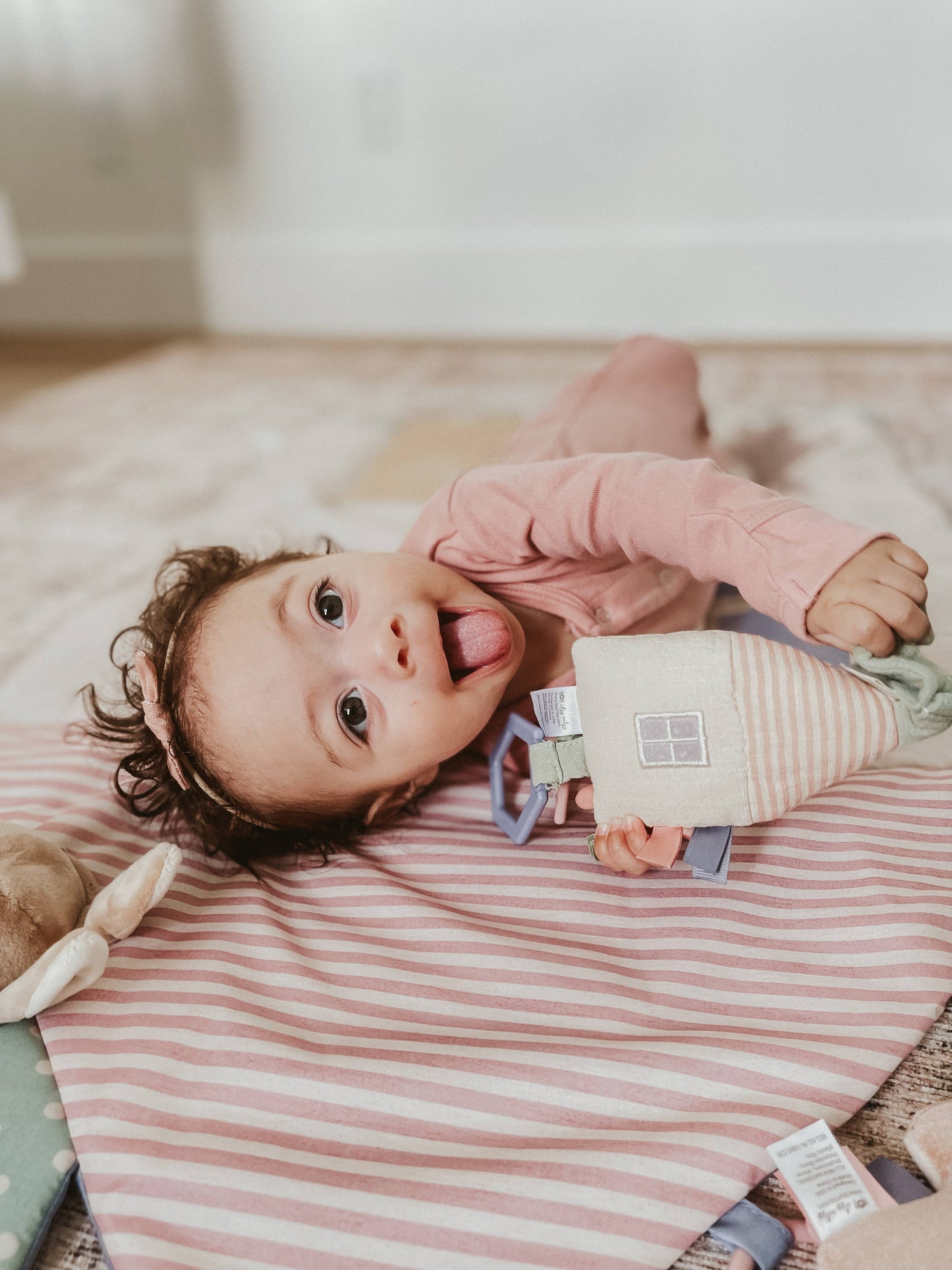 Itzy Ritzy - Bitzy Bespoke Ritzy Jingle Attachable Travel Toy: Cloud